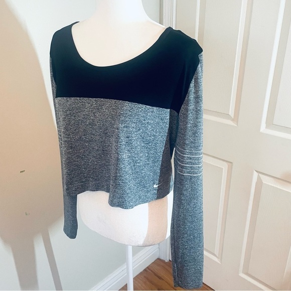 Nike Dri-FIT Epic Knit Seamless Long Sleeve Crop Top, Size Medium. - Picture 2 of 11
